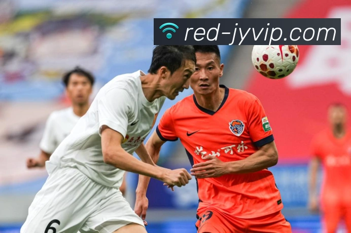 从瘦高前锋到英超空霸传奇彼得克劳奇的足球生涯高光时刻与经典故事